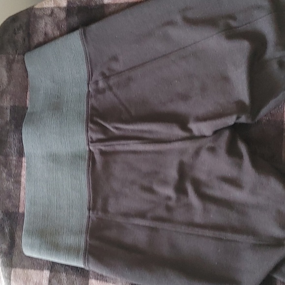 🌸Le Chateau BLACK size 6 pants - Picture 3 of 3